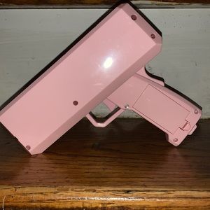 Pink money gun(batteries included)